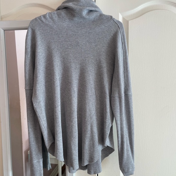 Aritzia TNA Long Sleeve Turtle Neck - Picture 1 of 1
